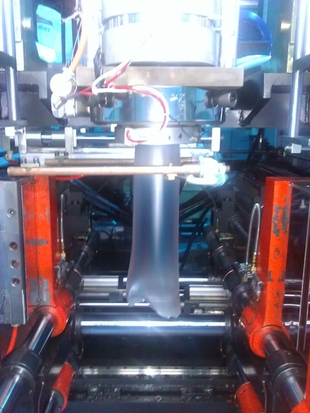 Hydraulic Extrusion Blow Molding Machine 10L chemical tank  with automatic deflashing 1